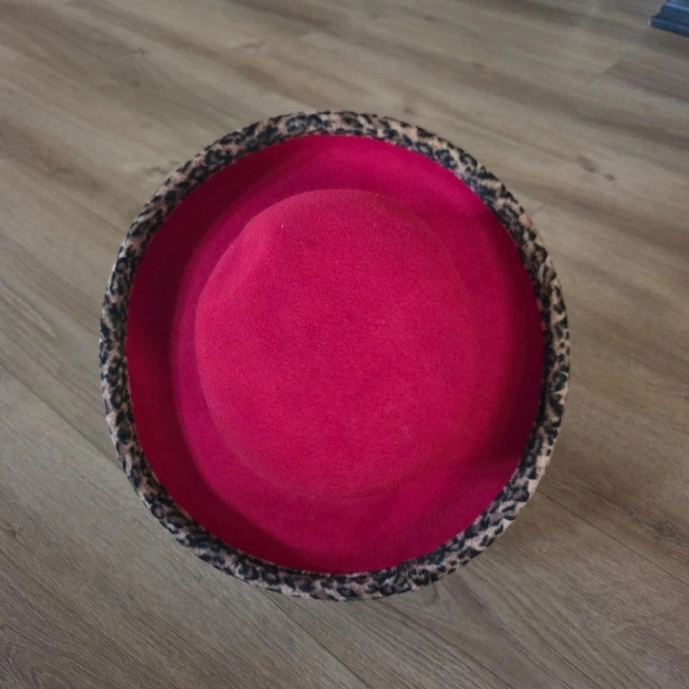 First Issue Liz Claiborne Red Wool Felt Hat Leopard Print Faux‎ Fur Rolled Brim